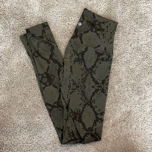 Lululemon snakeskin leggings size 4